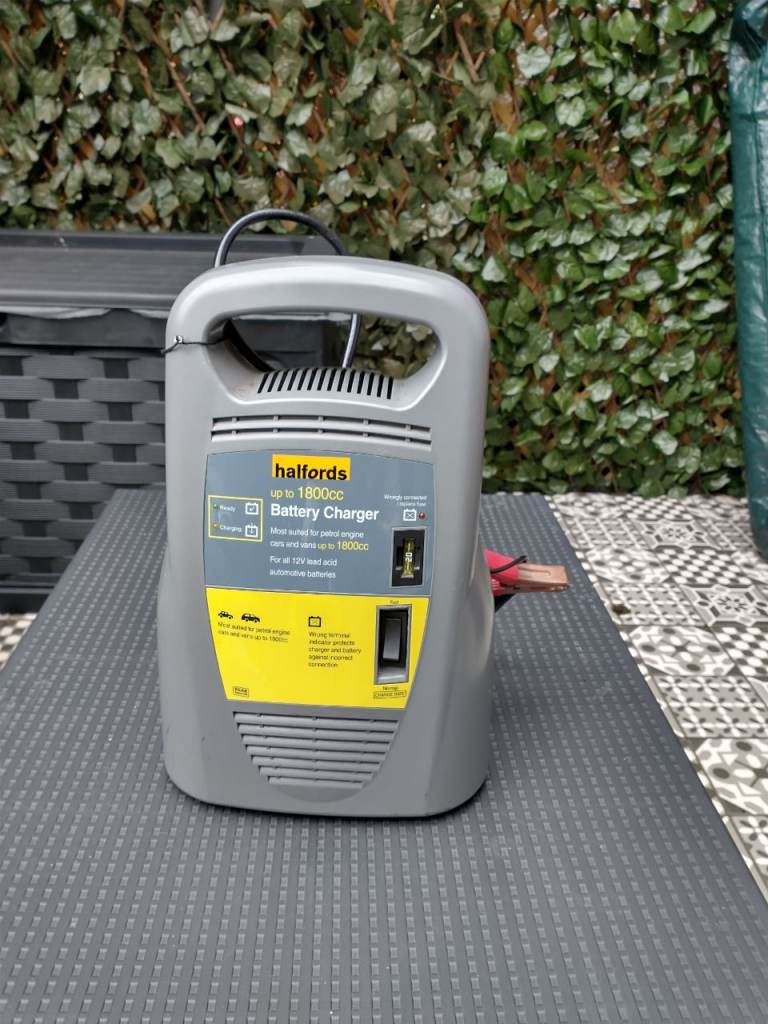 Halfords Car Battery Charger- up to 1800cc.