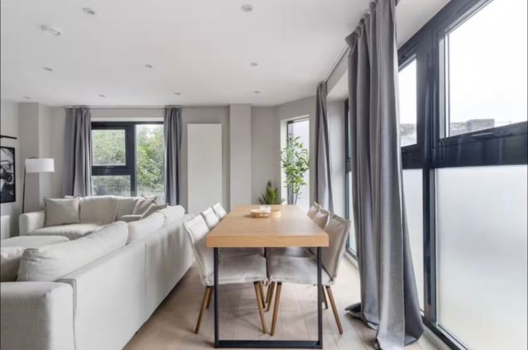 TARSELE - Dining table extendable with 6 chairs 