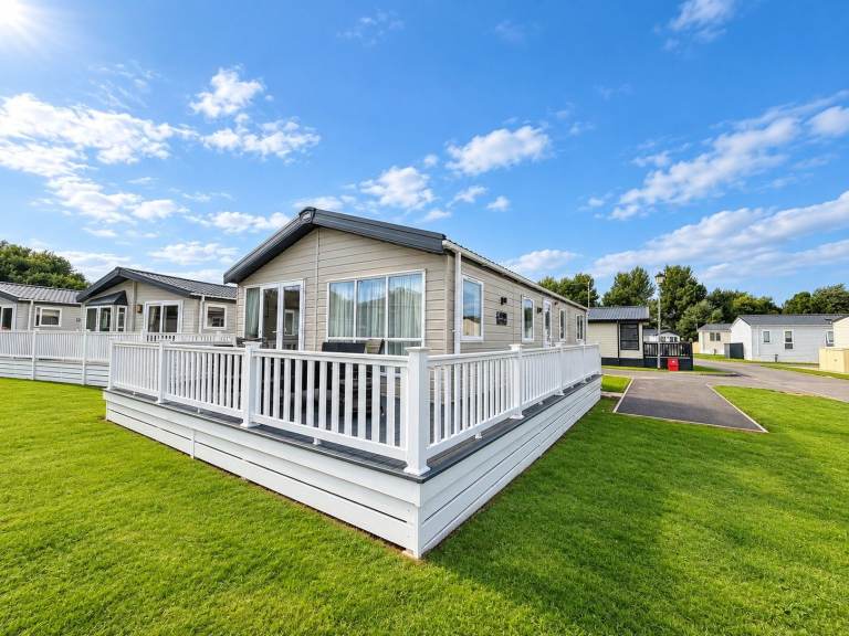 SPACIOUS LODGE OWNERSHIP ON THE SUFFOLK COAST – NOW £99,995