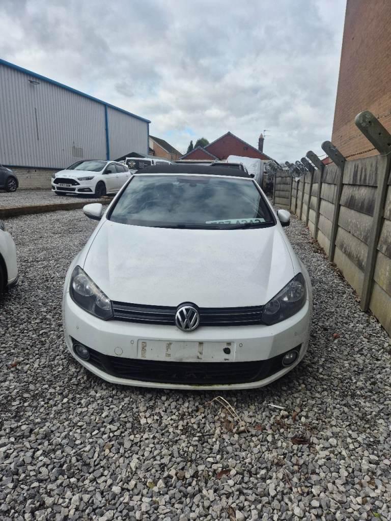 🌟**BREAKING** Vw golf 2012 2.0 Diesel in white **ALL PARTS AVAILABLE**