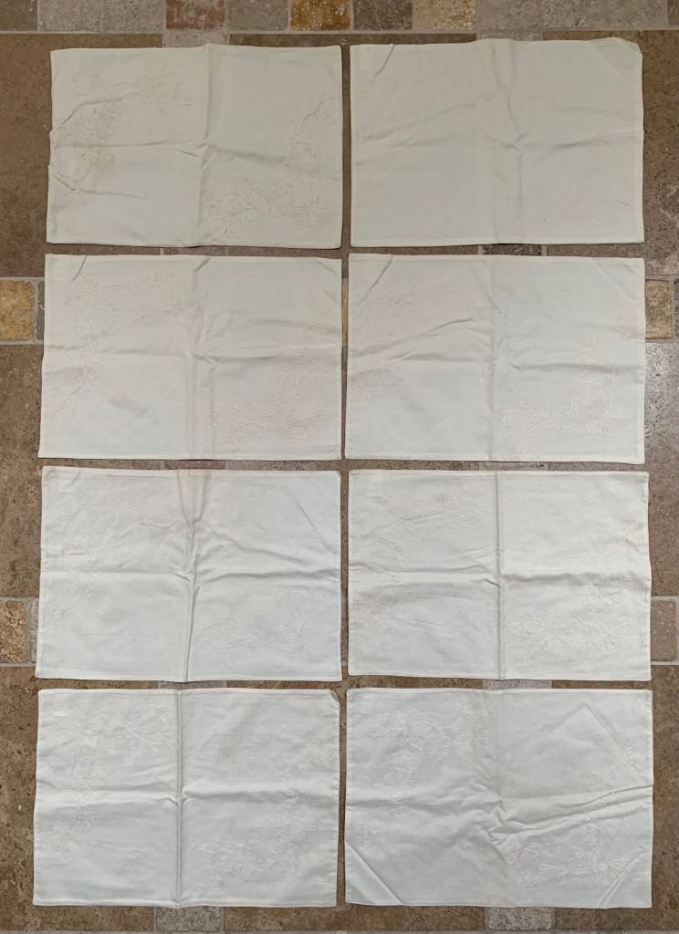 Eight embroidered napkins 