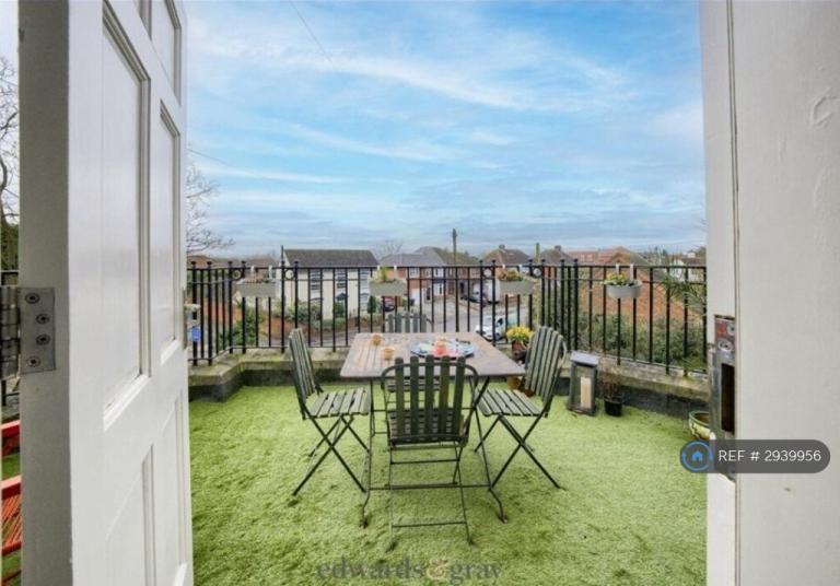 2 bedroom flat in Coventry Road, Birmingham, B46 (2 bed) (#2939956)
