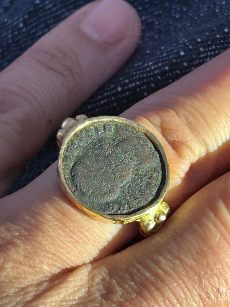 18ct yellow gold Roman coin ring 
