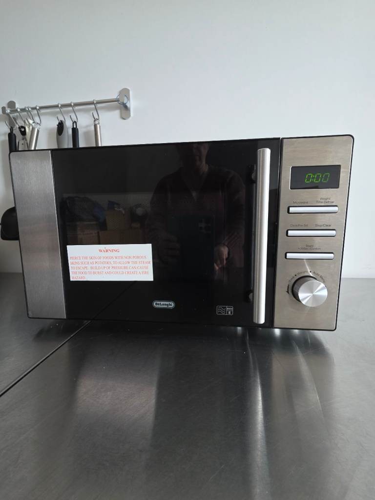 DeLonghi 800w Microwave