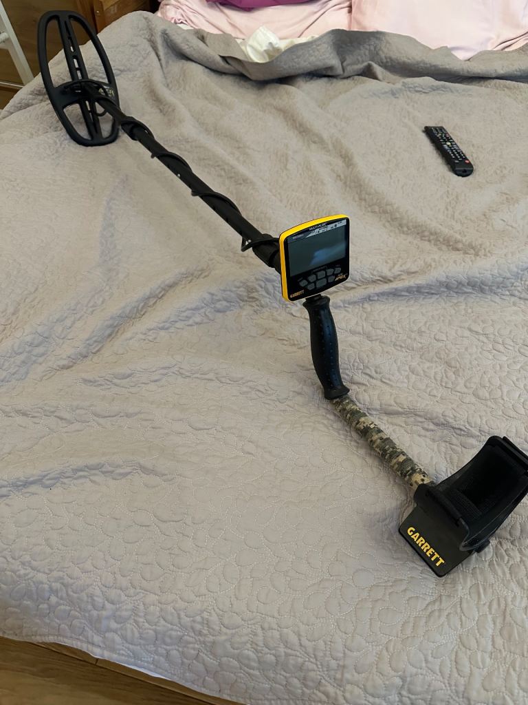 Garrett ACE APEX metal detector