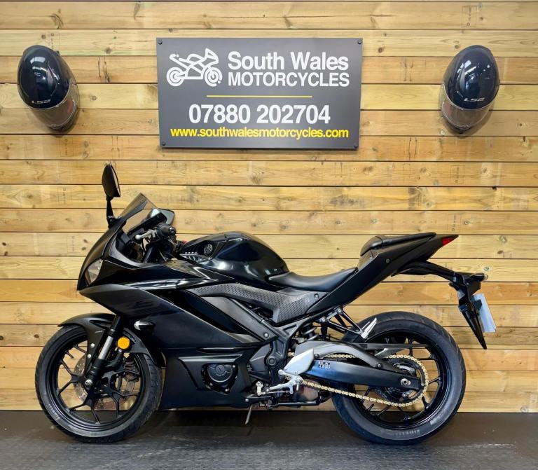 Yamaha YZF-R3 : 2021 model : JUST 7453 MILES
