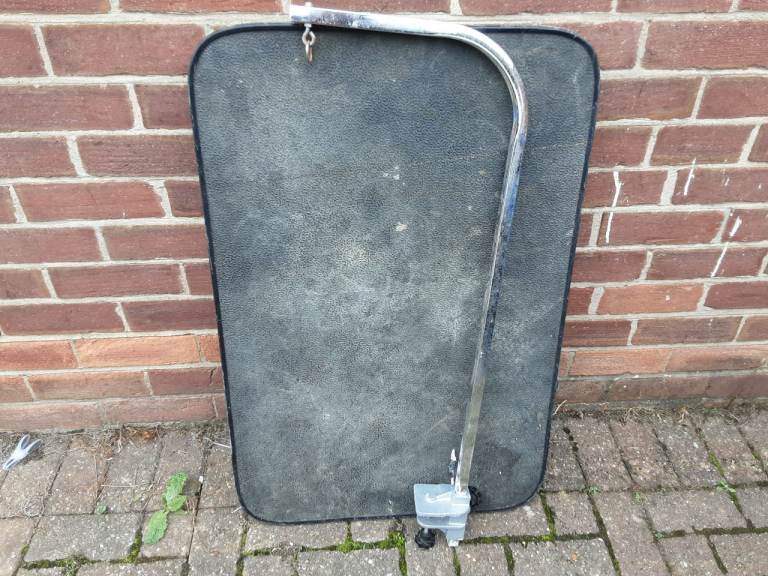 Grooming table going cheap 