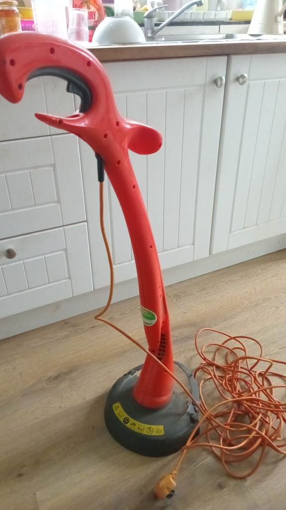 flymo electric grass edge garden strimmer vgc uk