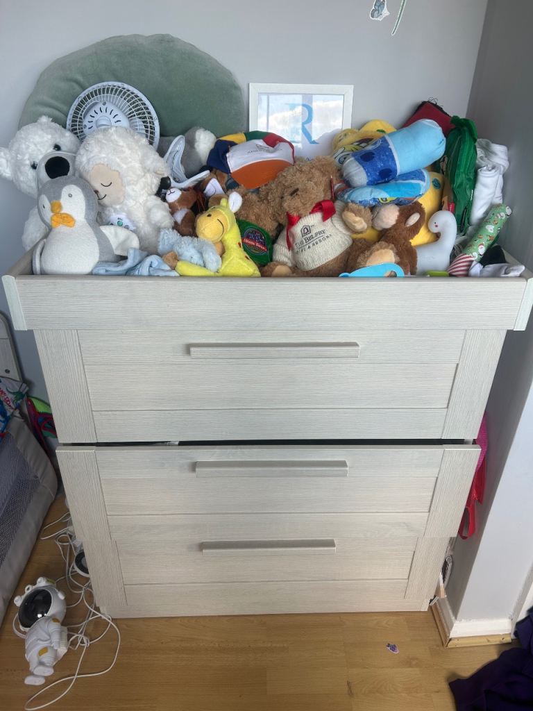 Mamas and papas Light grey Wooden Chest of Drawers - Great Condition