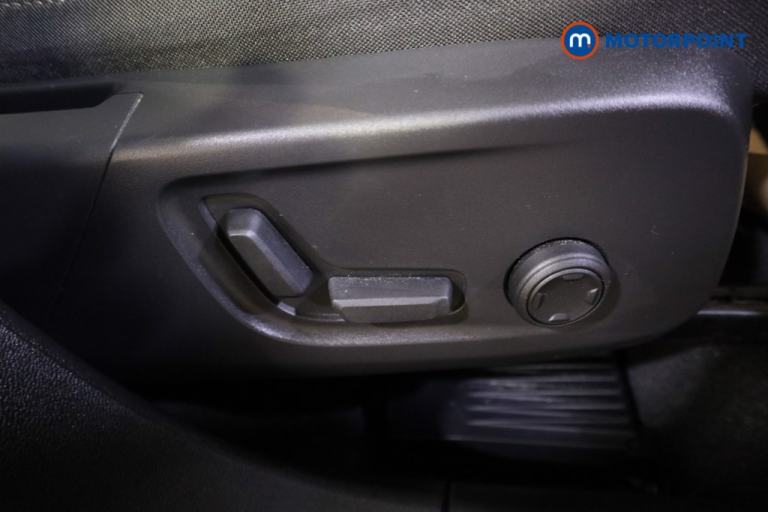 2022 Volvo XC40 1.5 T4 Recharge PHEV Plus Dark 5dr Auto SUV Hybrid Automatic