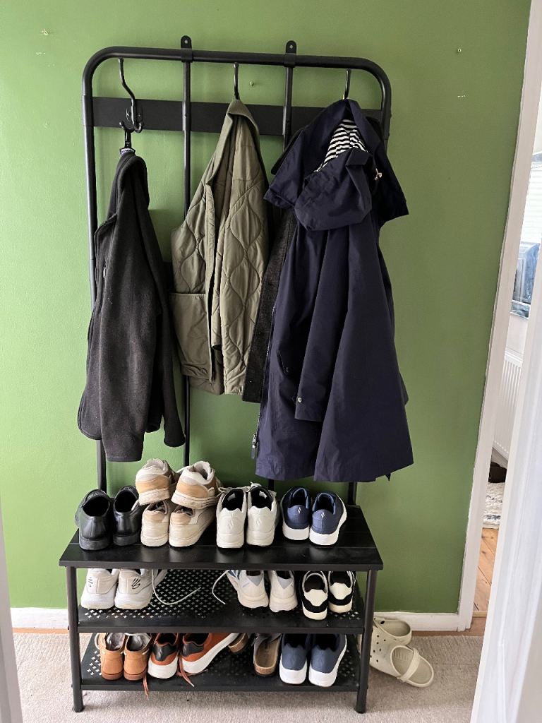 Coat and shoe rack 