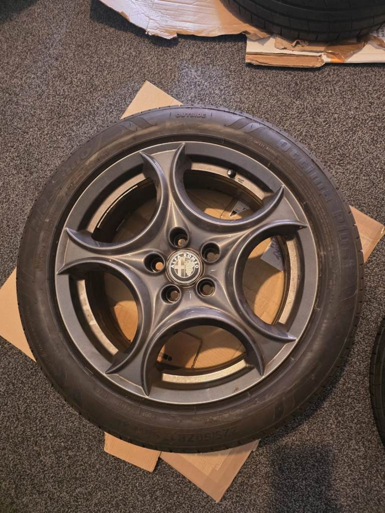 ALFA ROMEO WHEELS 17 inch **Needs to go**
