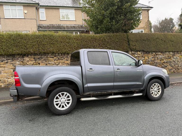 2013 Toyota Hilux INVINCIBLE 3.0 D-4D DOUBLE CAB 4X4 AUTO GREY PICK UP Diesel Automatic