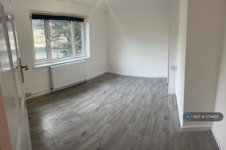 3 bedroom house in Camden Gardens, Thornton Heath, CR7 (3 bed) (#2744121)