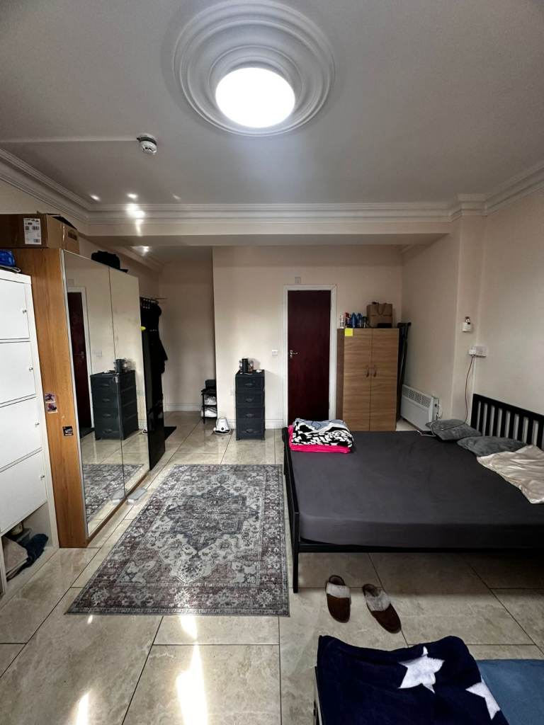 Massive Super King Ensuits with Bills £1300