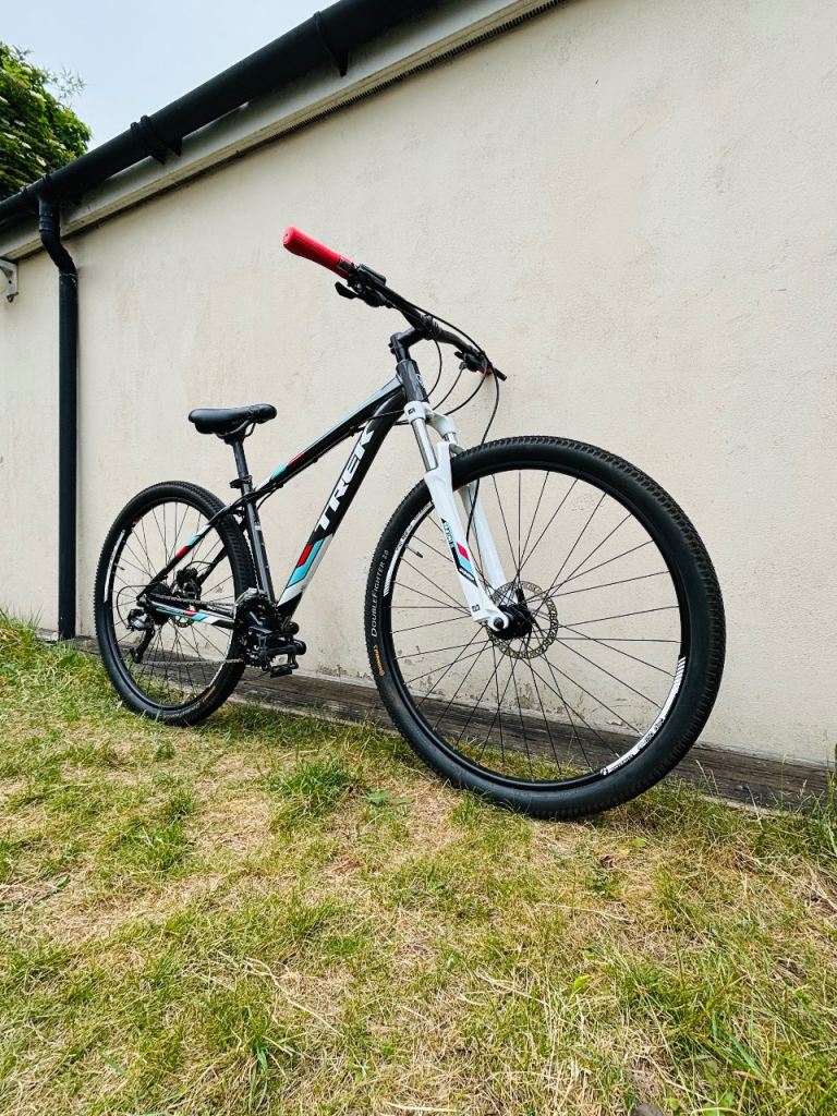 TREK BIKE IN PERFECT CONDITION 