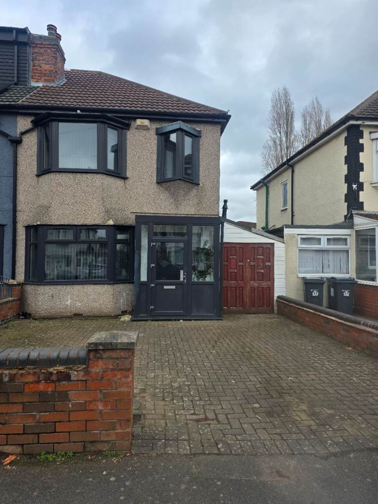 Three bedroom semi detached house to rent