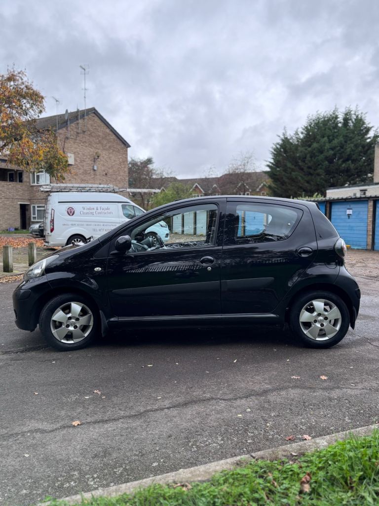 Toyota, AYGO, Hatchback, 2009, Manual, 998 (cc), 5 doors