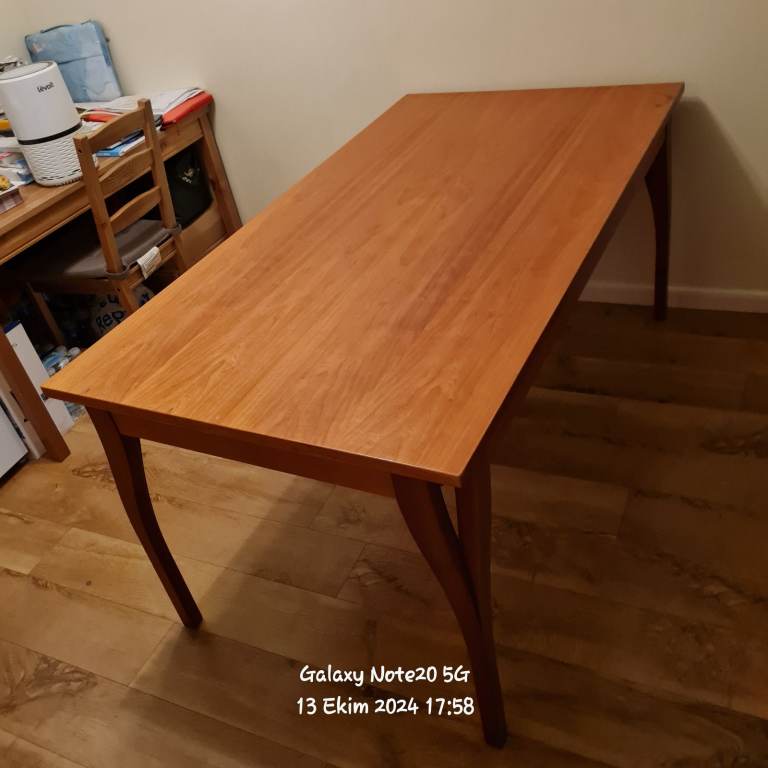Extendable Solid Wood Dining Table – Seats 8-10
