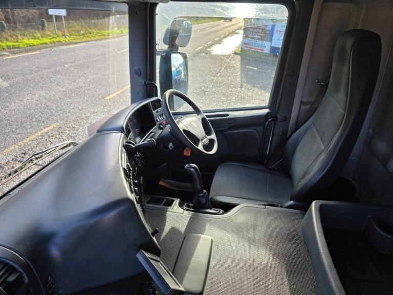 2015 Scania P320 6X2 Twin Wheel 27ft Curtainsider Body