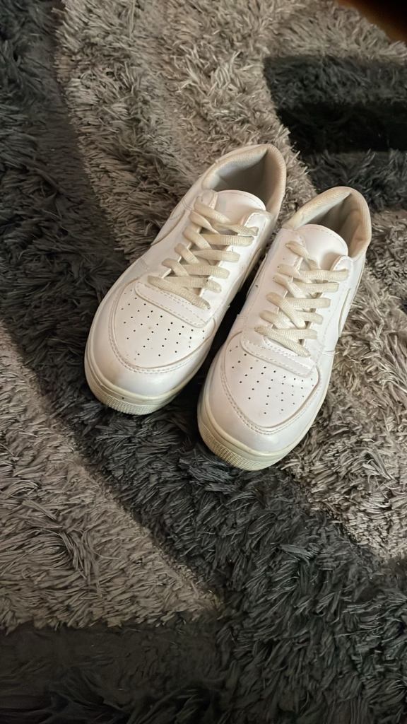 Nike Air Force 1 White Trainers – Good Condition