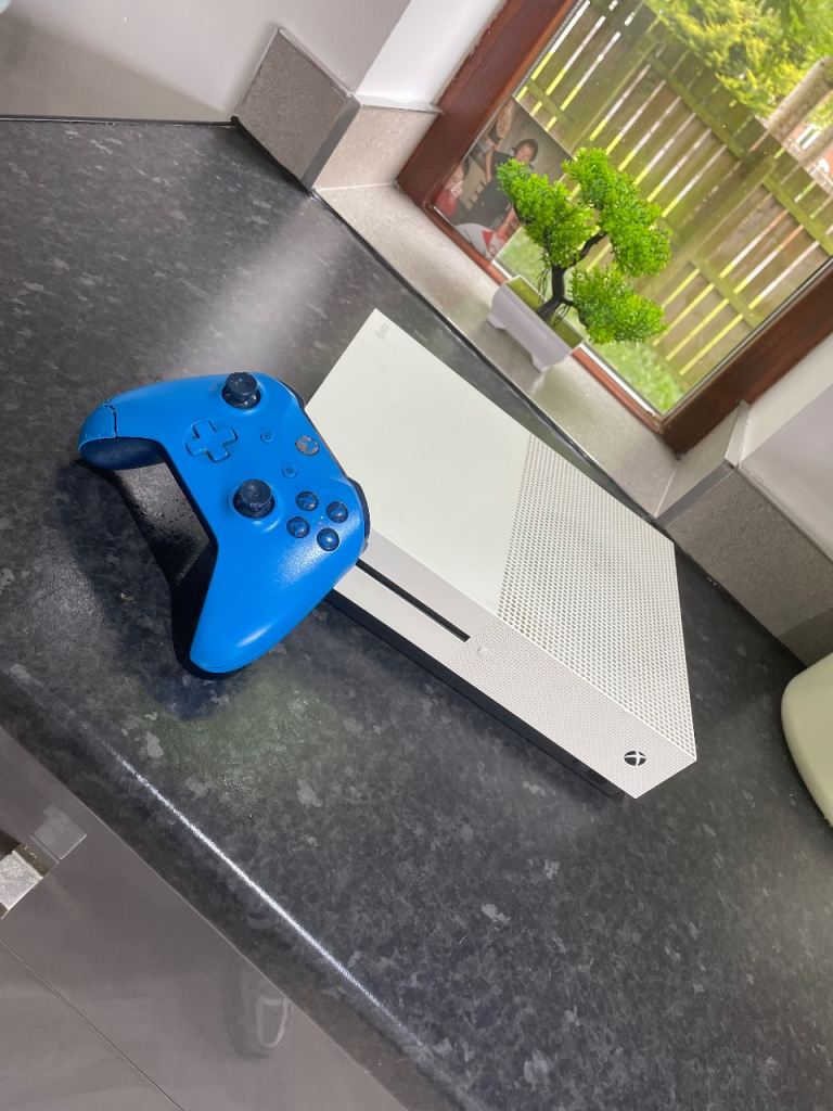 Xbox One S with Blue Controller – Good Condition