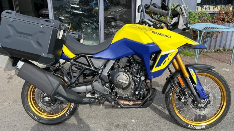 SUZUKI V-STROM 800 DE IN YELLOW ADVENTURE MOTORCYCLE