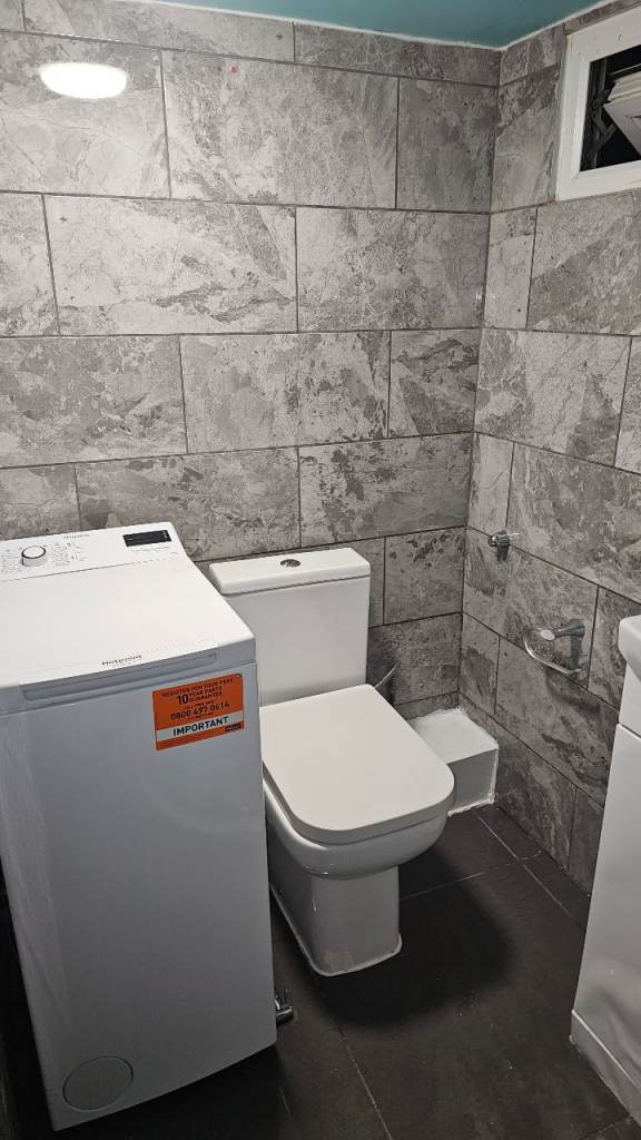 studio room ( completely separate as garden extension)  own entrance but no coking facility   