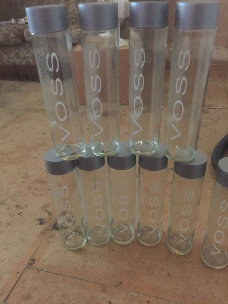VOSS Glass Water Bottles with Lids – Good Condition, 10 Pack