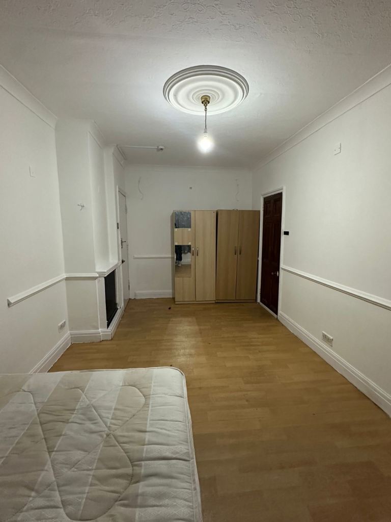 King size room for rent 