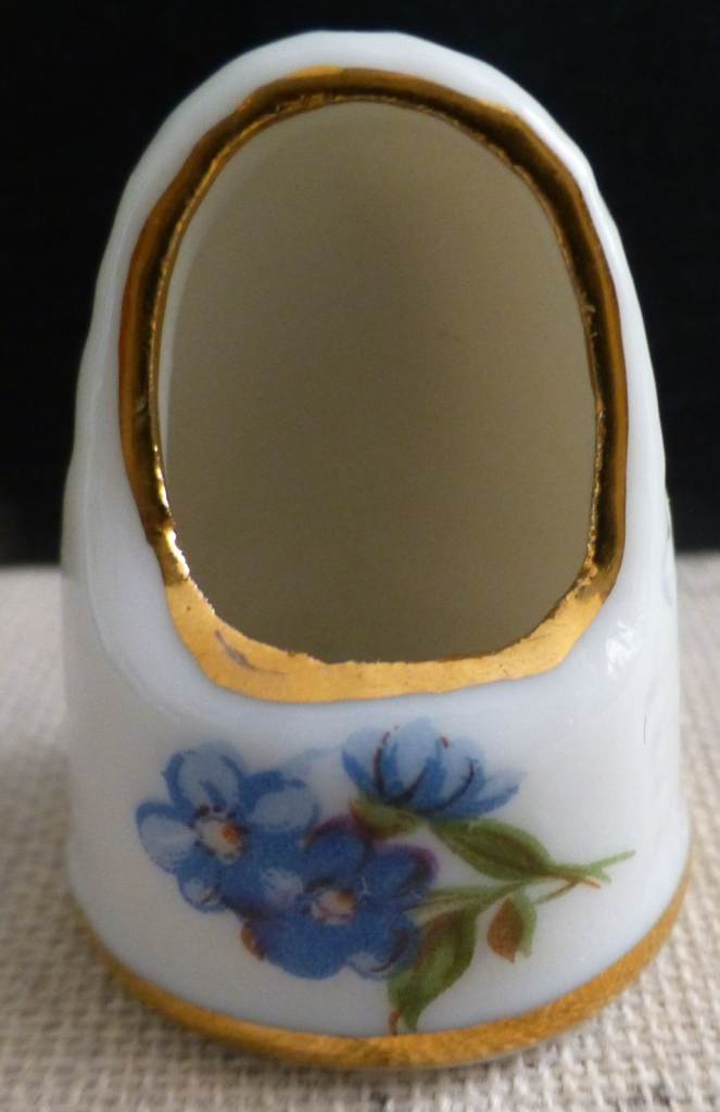 China thimble with decorative front hole