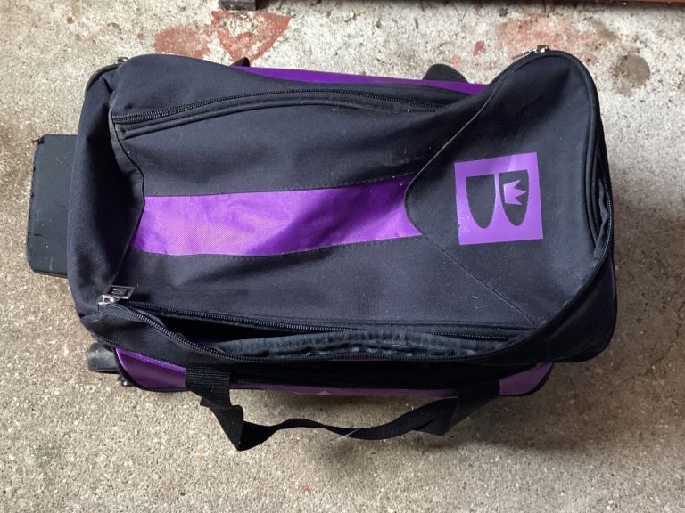 Ten pin bowling trolley bag for 2 balls and shoes.