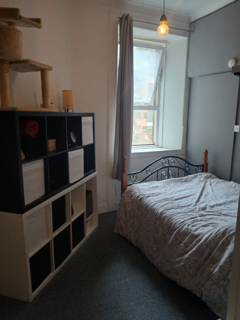 2 bed flat Whiteinch west end 