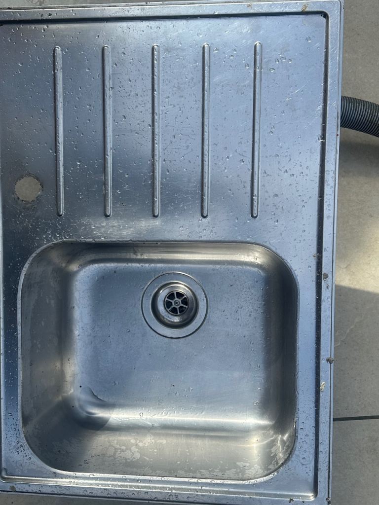 Kitchen sink and waste fitting 