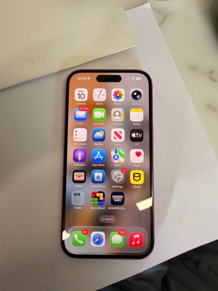 iPhone 16 - Pink 