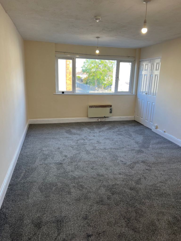 Studio Flat for rent Gorse Hill