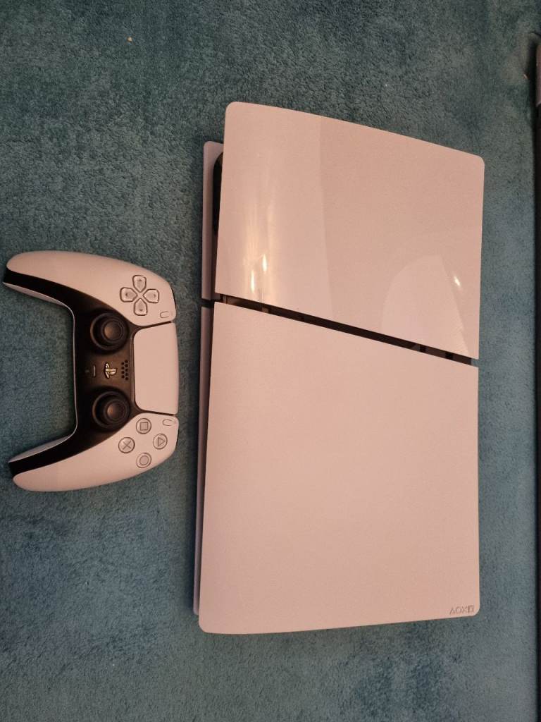Digital Playstation 5 Slim 1TB with controller 