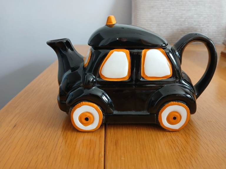 Taxi tea pot 