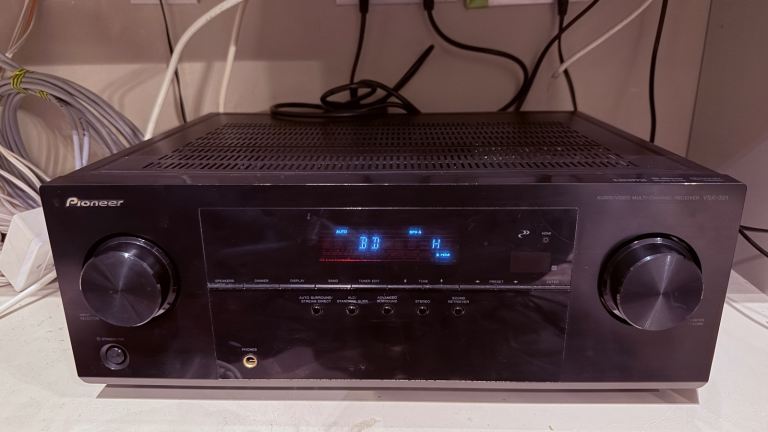 Pioneer AUDIO/VIDEO MULTI-CHANNEL RECEIVER VSX-321 with Speakers and Subwoofer  