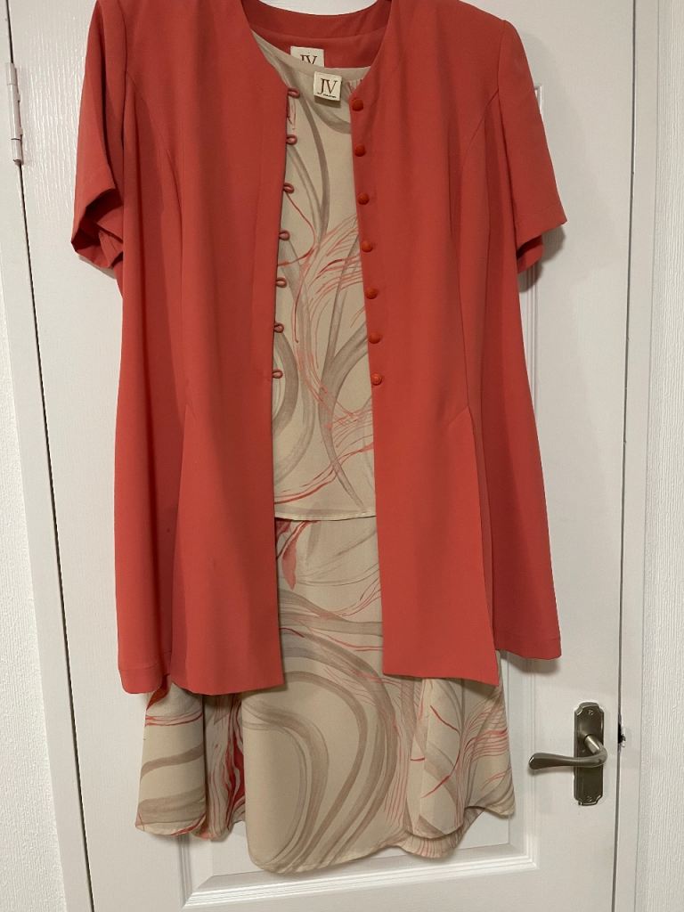 Stylish wedding outfit 