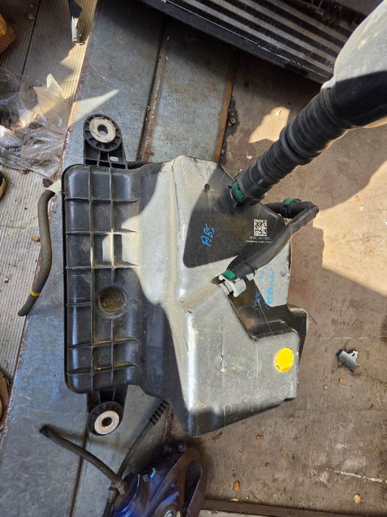MERCEDES C CLASS ADBLUE TANK 2.1 DIESEL A205 A2054705701 Breaking Parts