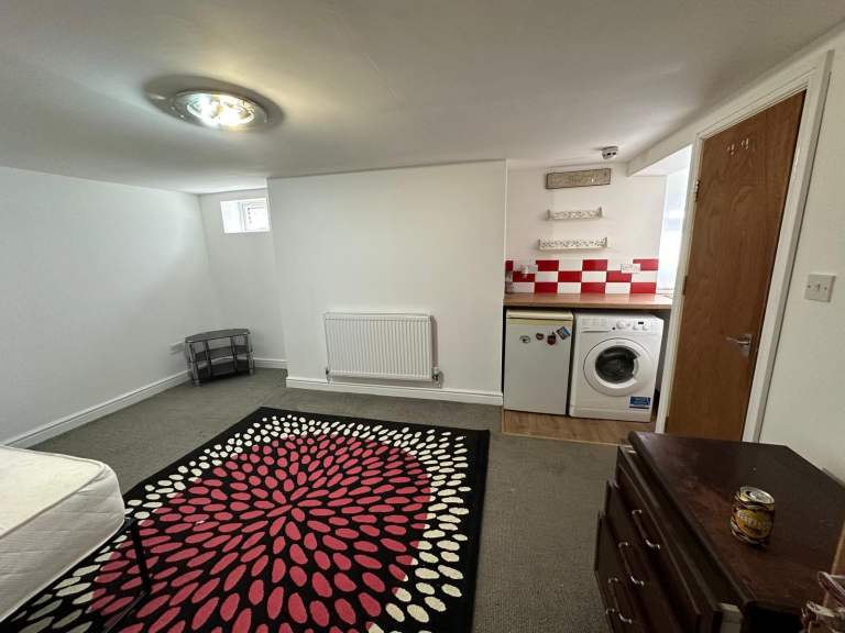 WAKEFIELD CITY CENTRE STUDIO FLAT 
