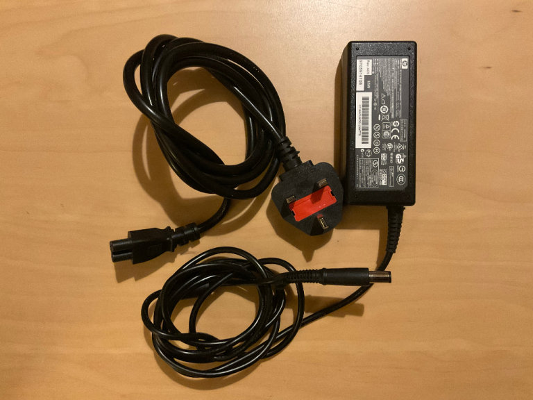 BRAND NEW HP LAPTOP SMART AC MAINS ADAPTER (POWER CHARGER UK Plug)