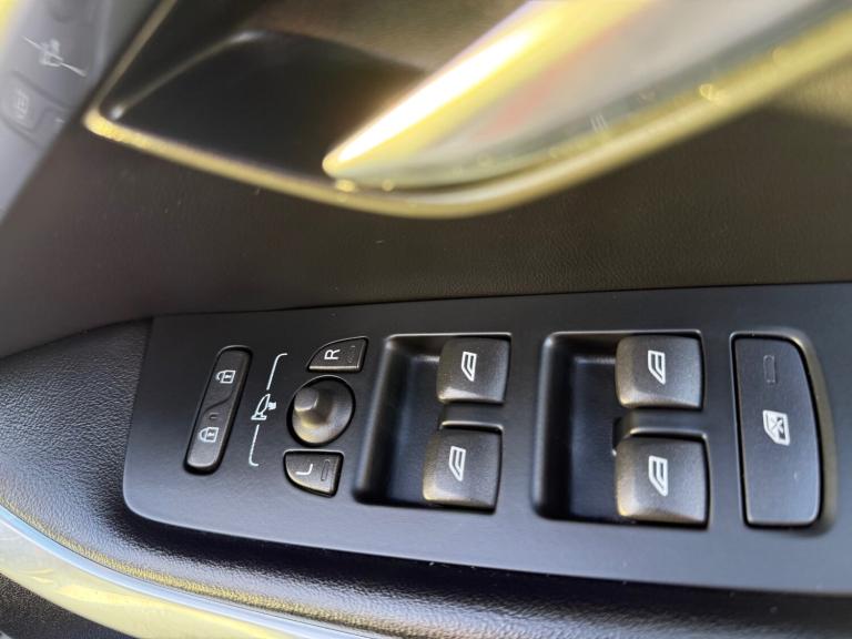 2016 Volvo V40 T2 [122] R DESIGN 5dr Geartronic HATCHBACK Petrol Automatic