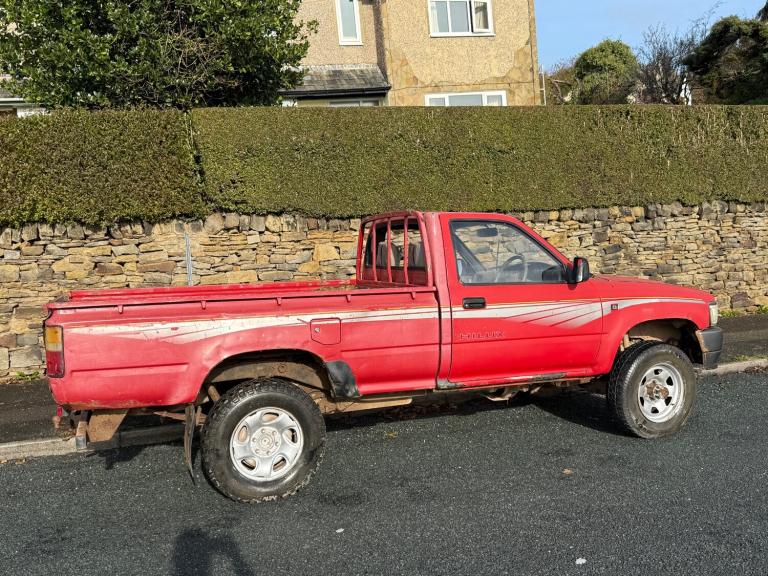 1995 Toyota Hilux SINGLE CAB 2.4D MANUAL RED NA Diesel Manual