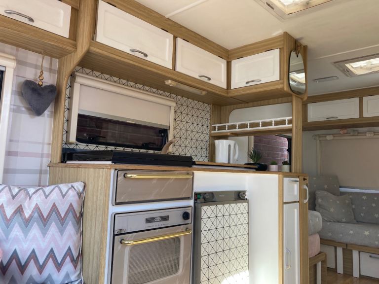 Lovely family caravan 