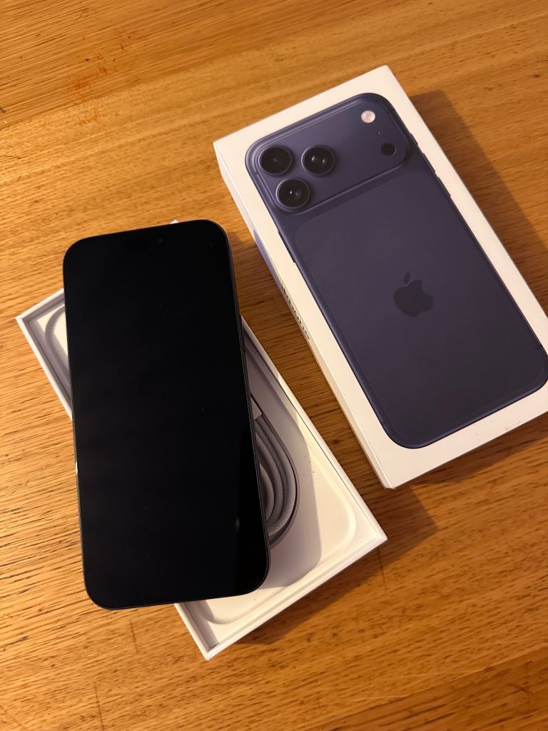 iPhone 17 Pro max 512 GB  Blue unkocked  Used 