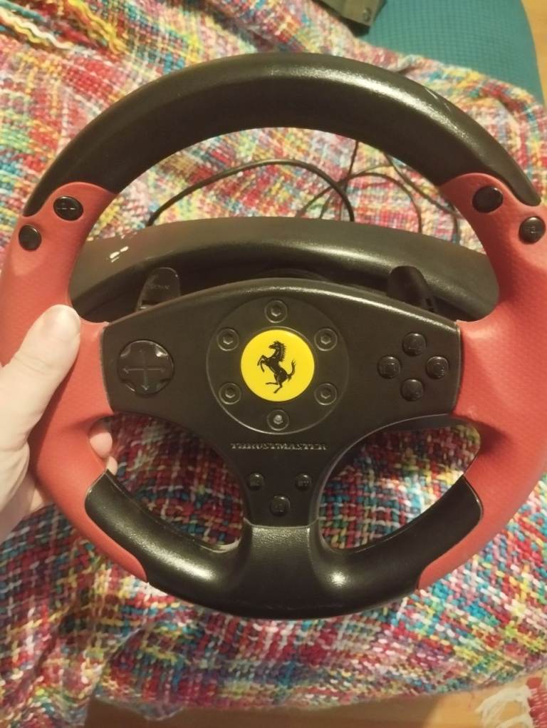 Racing Wheel - Ferrari Red Legend Edition plus Pedal