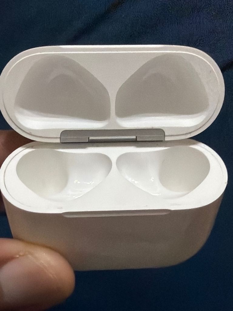 Airpod 4 charging case only 