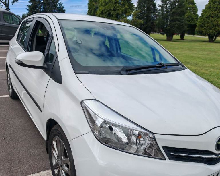 Automatic Toyata Yaris with fresh MOT until August 2027 